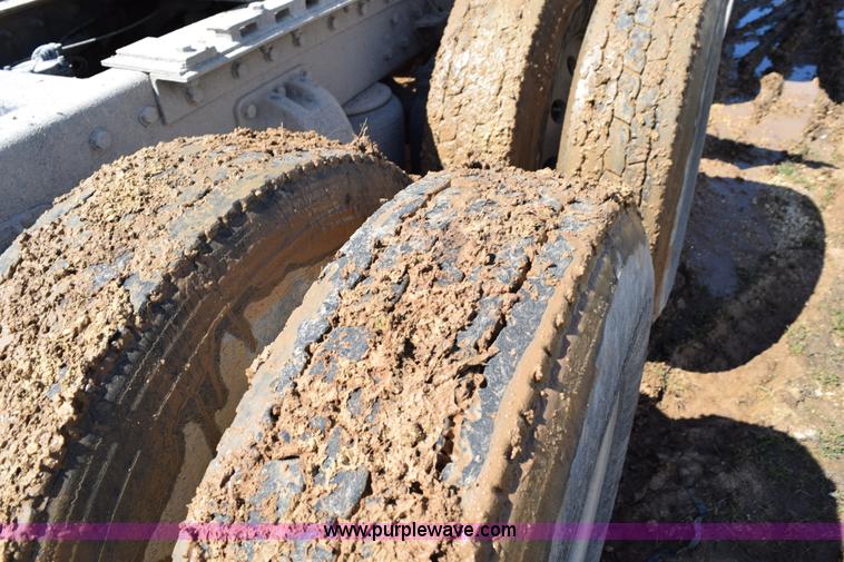 image for item K2364 1999 Peterbilt 377 semi truck