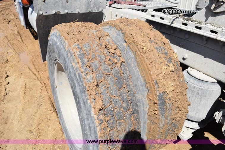 image for item K2364 1999 Peterbilt 377 semi truck