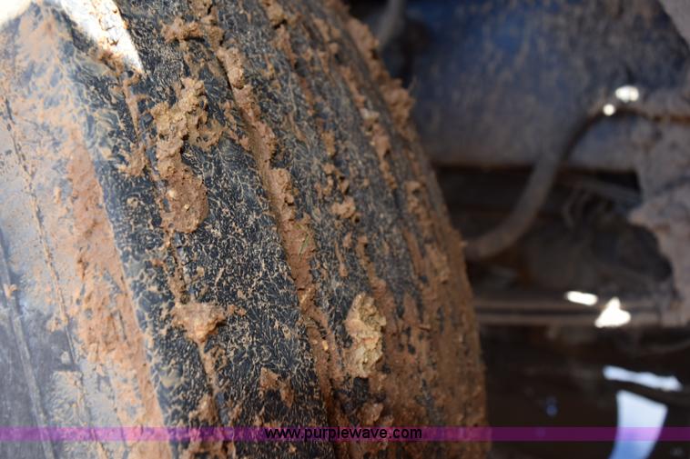 image for item K2364 1999 Peterbilt 377 semi truck