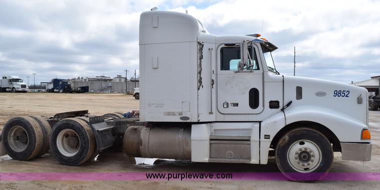 image for item K2365 1998 Peterbilt 377 semi truck