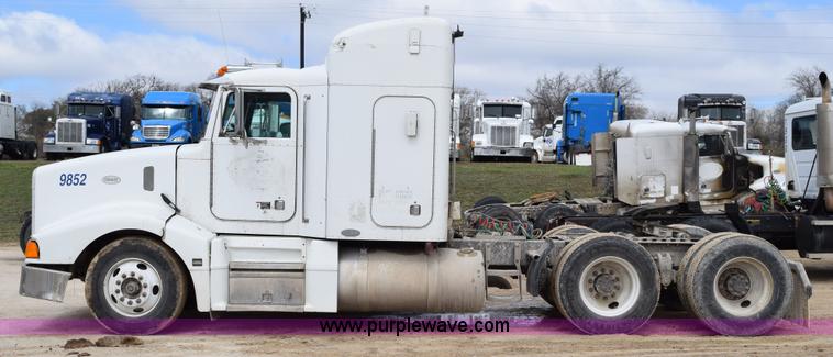 image for item K2365 1998 Peterbilt 377 semi truck
