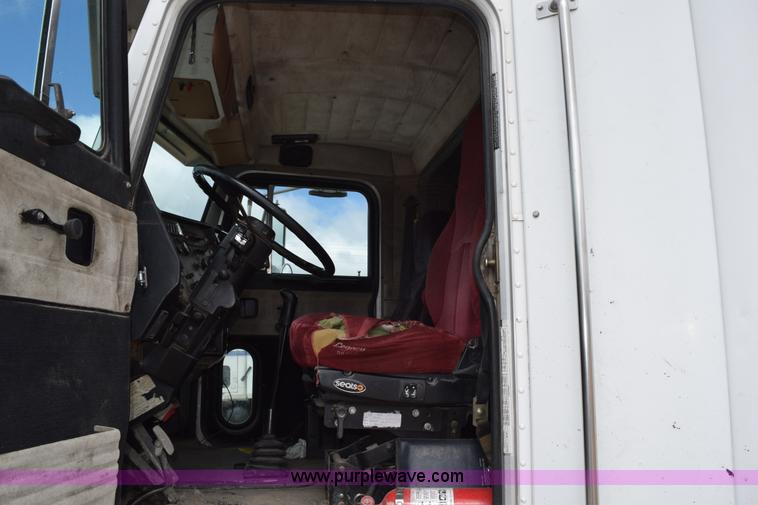 image for item K2365 1998 Peterbilt 377 semi truck