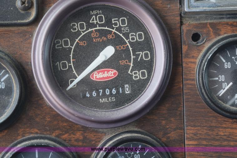 image for item K2365 1998 Peterbilt 377 semi truck