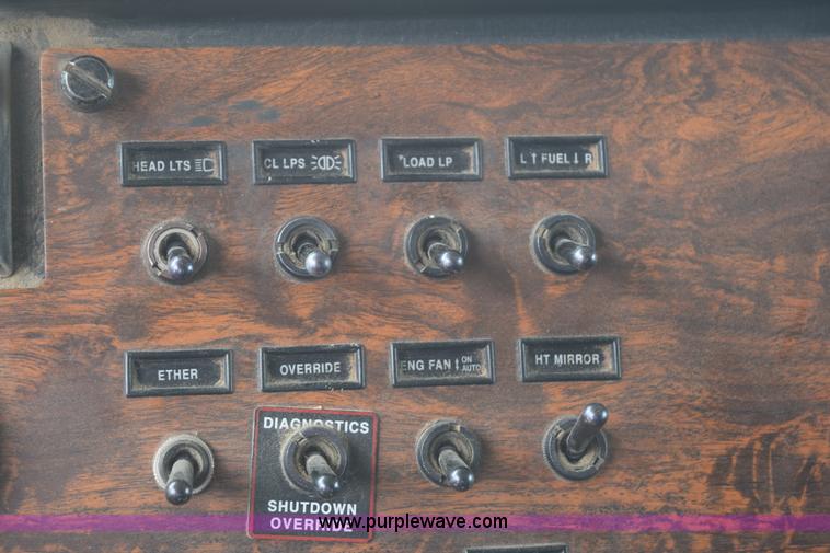 image for item K2365 1998 Peterbilt 377 semi truck