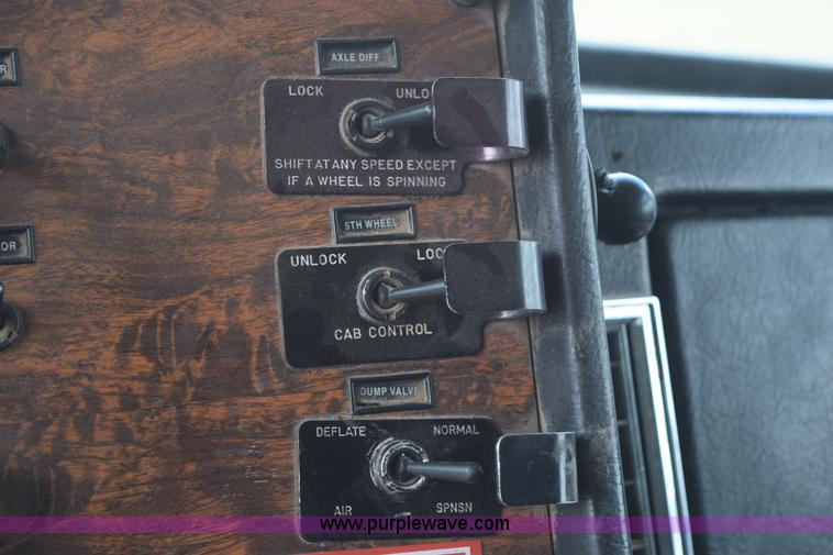 image for item K2365 1998 Peterbilt 377 semi truck