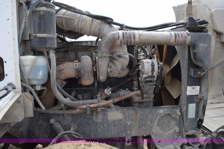 image for item K2365 1998 Peterbilt 377 semi truck