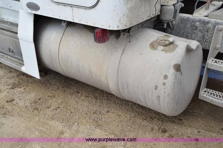 image for item K2365 1998 Peterbilt 377 semi truck