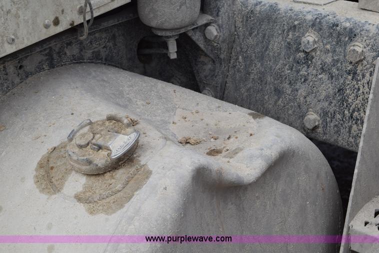 image for item K2365 1998 Peterbilt 377 semi truck