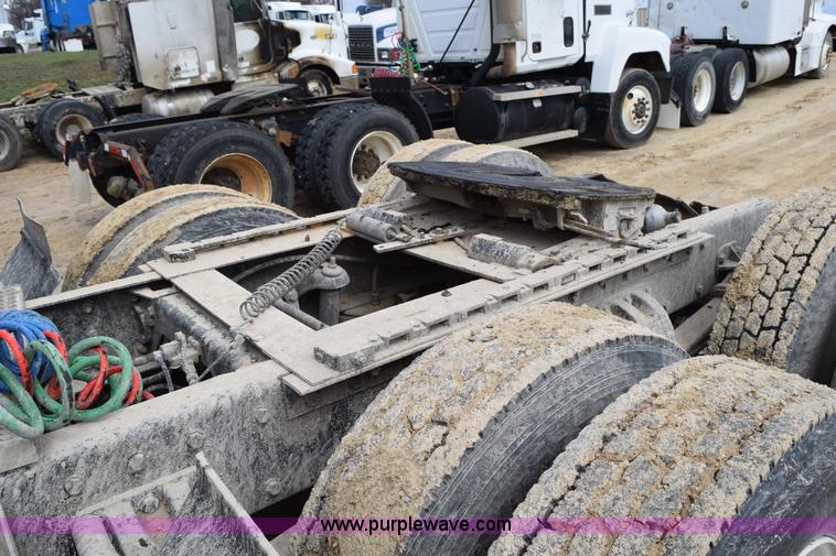 image for item K2365 1998 Peterbilt 377 semi truck