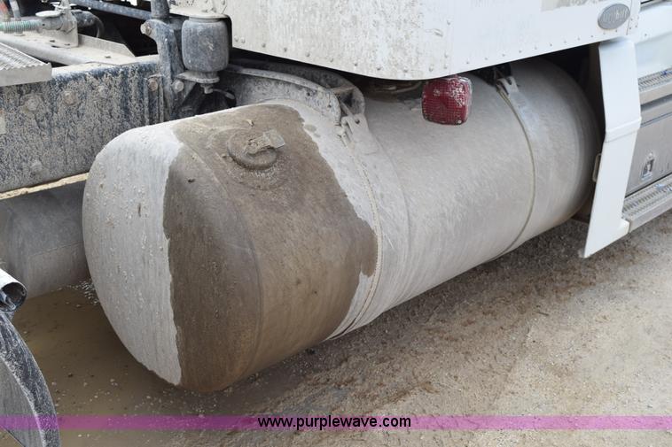 image for item K2365 1998 Peterbilt 377 semi truck