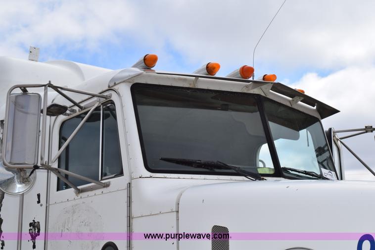 image for item K2365 1998 Peterbilt 377 semi truck