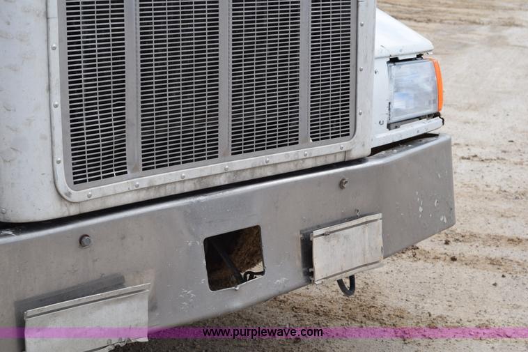 image for item K2365 1998 Peterbilt 377 semi truck