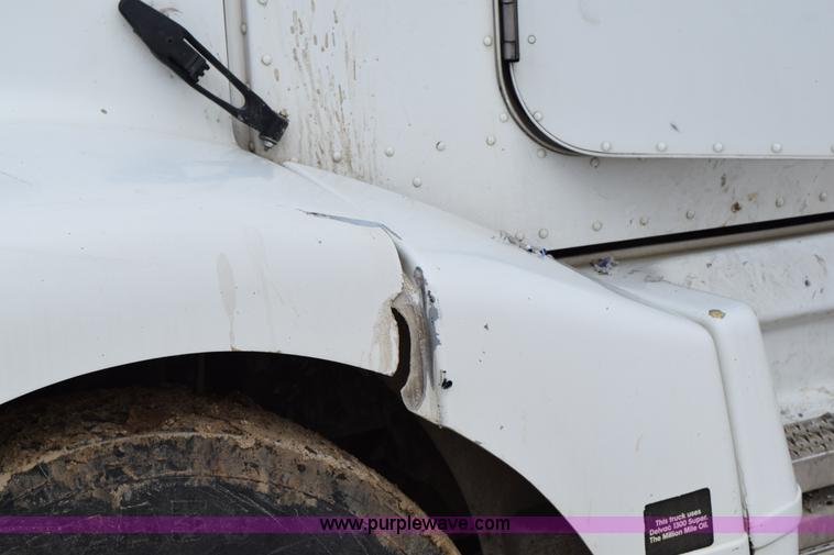 image for item K2365 1998 Peterbilt 377 semi truck