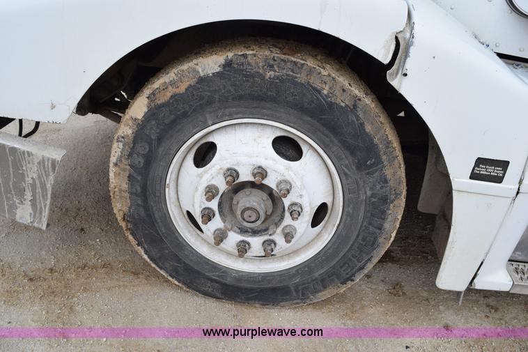 image for item K2365 1998 Peterbilt 377 semi truck