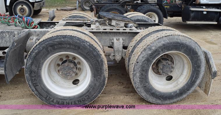 image for item K2365 1998 Peterbilt 377 semi truck