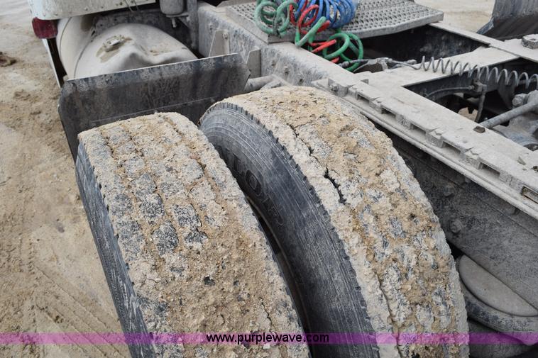 image for item K2365 1998 Peterbilt 377 semi truck