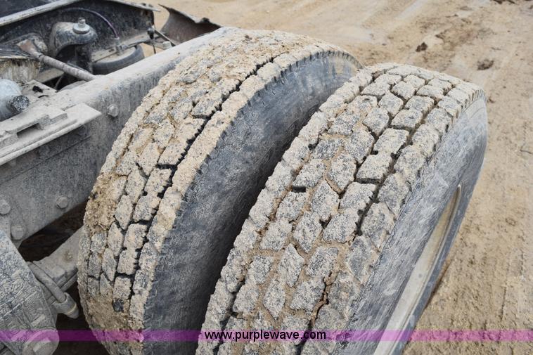 image for item K2365 1998 Peterbilt 377 semi truck