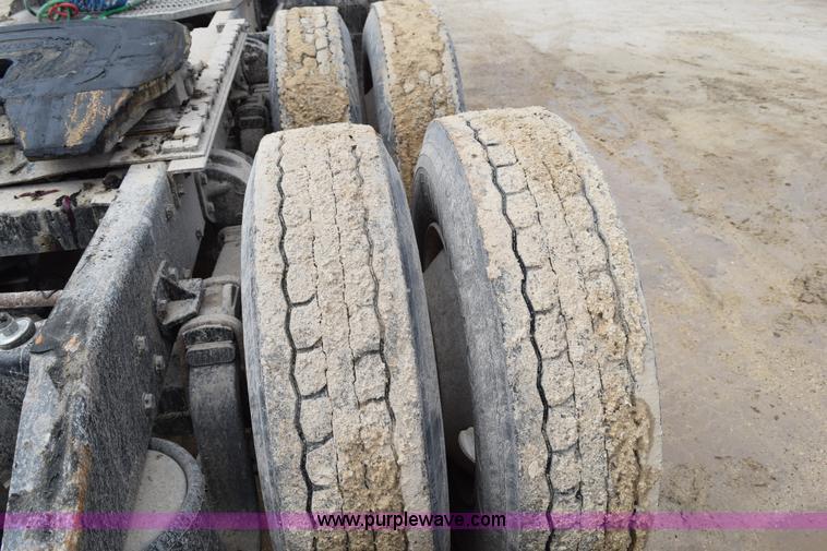 image for item K2365 1998 Peterbilt 377 semi truck