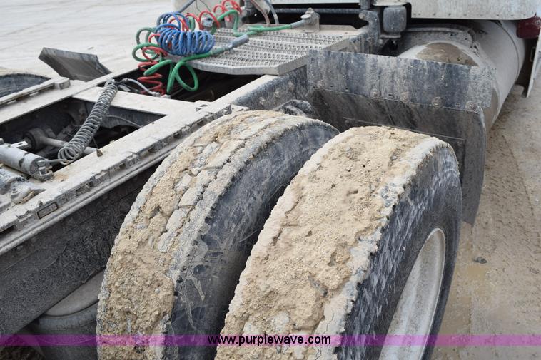 image for item K2365 1998 Peterbilt 377 semi truck