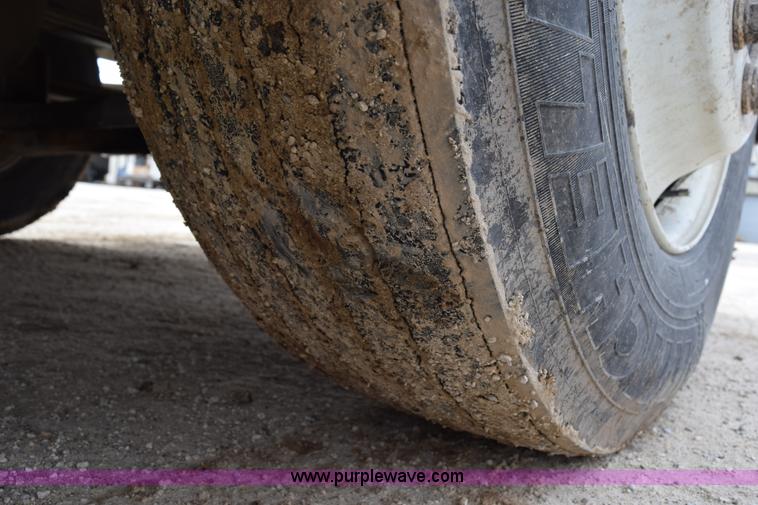 image for item K2365 1998 Peterbilt 377 semi truck