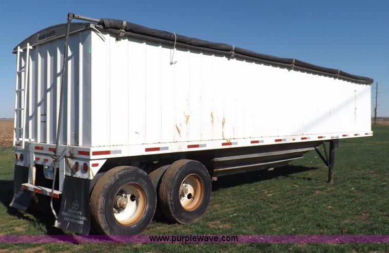image for item K3767 1999 Hawk Master grain trailer