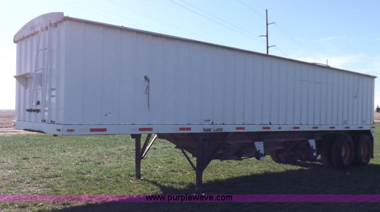 image for item K3767 1999 Hawk Master grain trailer