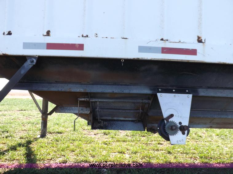 image for item K3767 1999 Hawk Master grain trailer