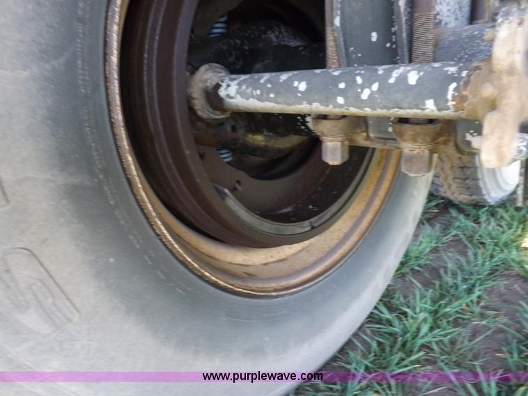 image for item K3767 1999 Hawk Master grain trailer