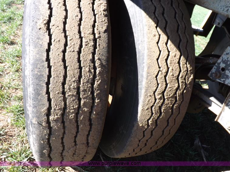 image for item K3767 1999 Hawk Master grain trailer