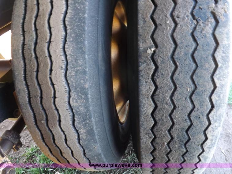 image for item K3768 1979 Guthrie grain trailer