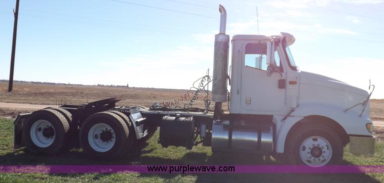 image for item K3769 2003 International 9100i semi truck