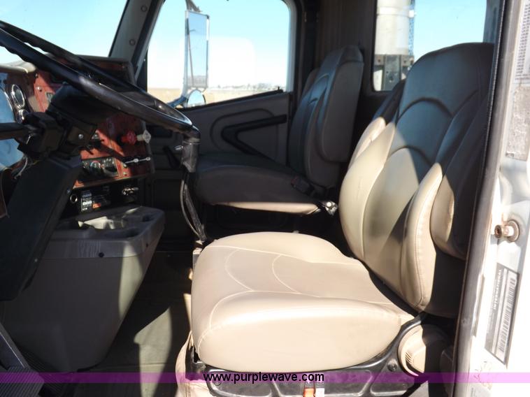 image for item K3769 2003 International 9100i semi truck