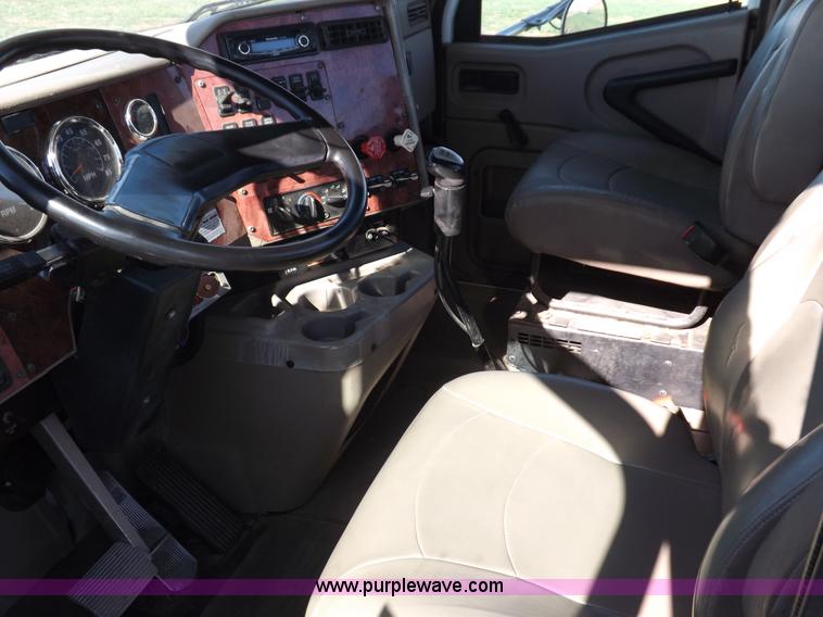 image for item K3769 2003 International 9100i semi truck