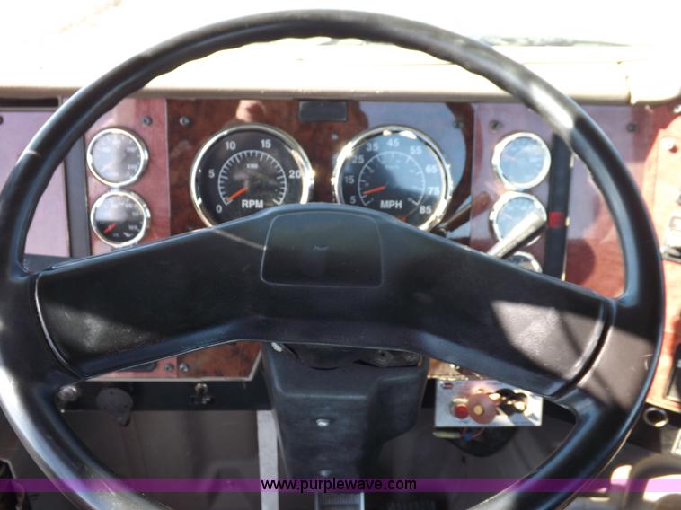 image for item K3769 2003 International 9100i semi truck