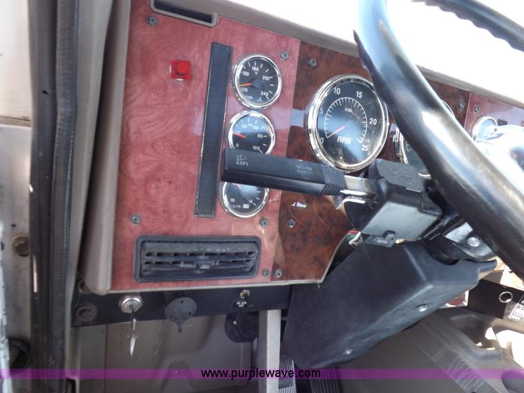 image for item K3769 2003 International 9100i semi truck