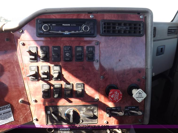 image for item K3769 2003 International 9100i semi truck