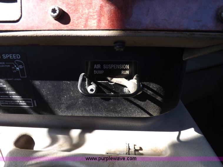 image for item K3769 2003 International 9100i semi truck