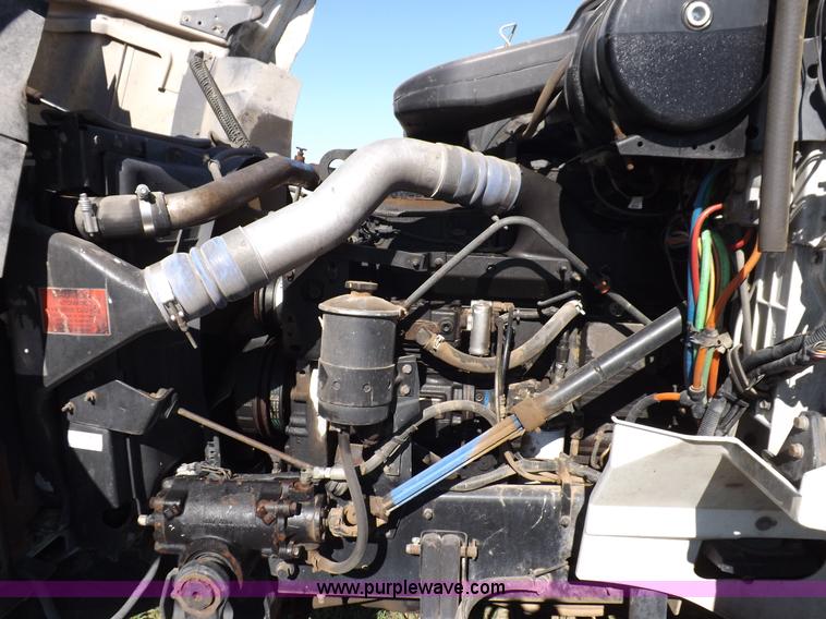 image for item K3769 2003 International 9100i semi truck