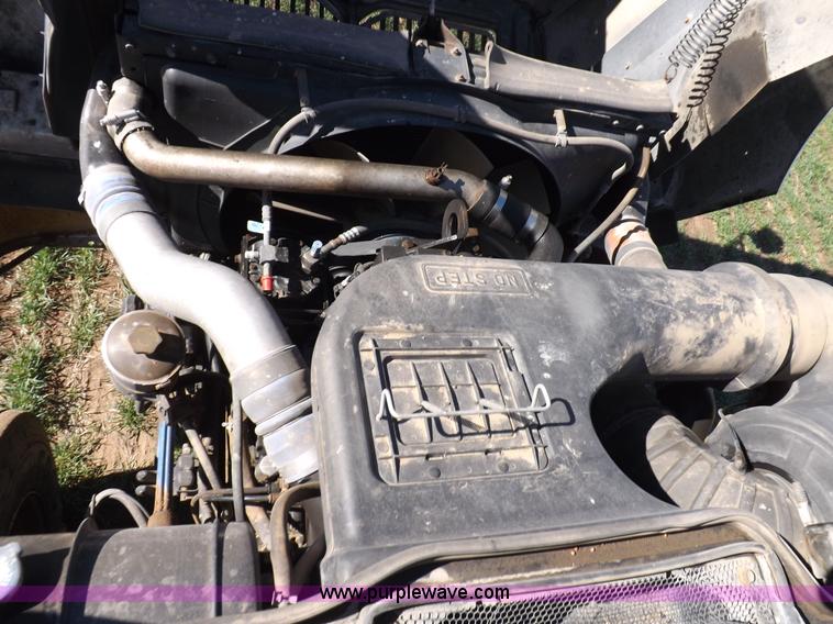 image for item K3769 2003 International 9100i semi truck