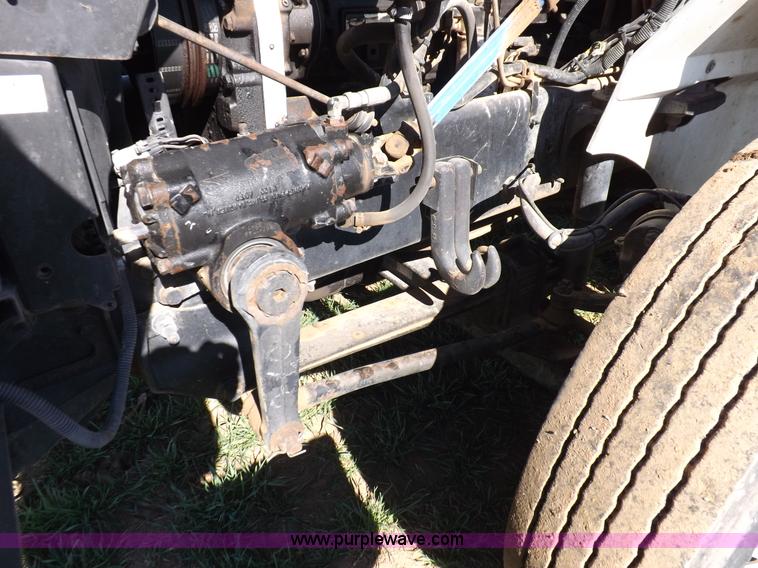 image for item K3769 2003 International 9100i semi truck