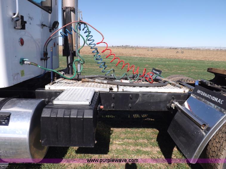 image for item K3769 2003 International 9100i semi truck