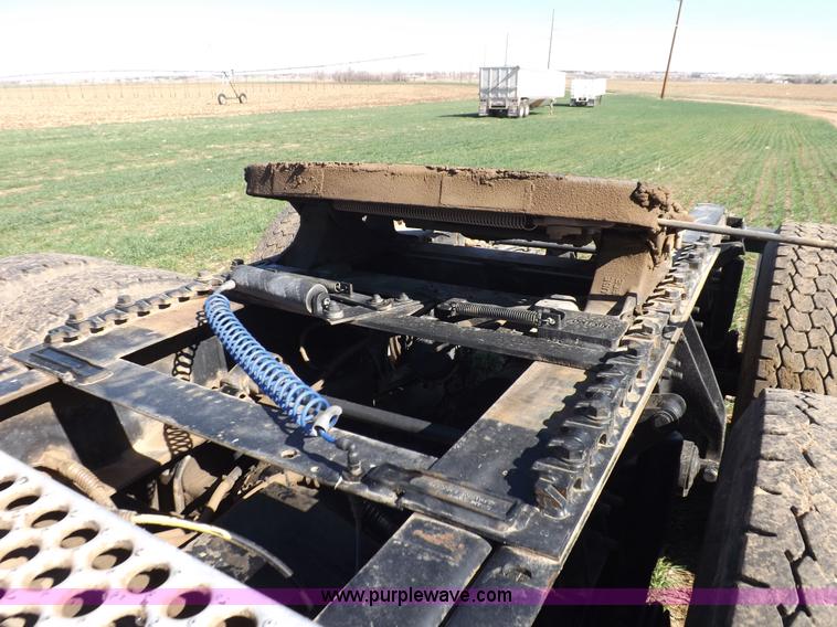 image for item K3769 2003 International 9100i semi truck