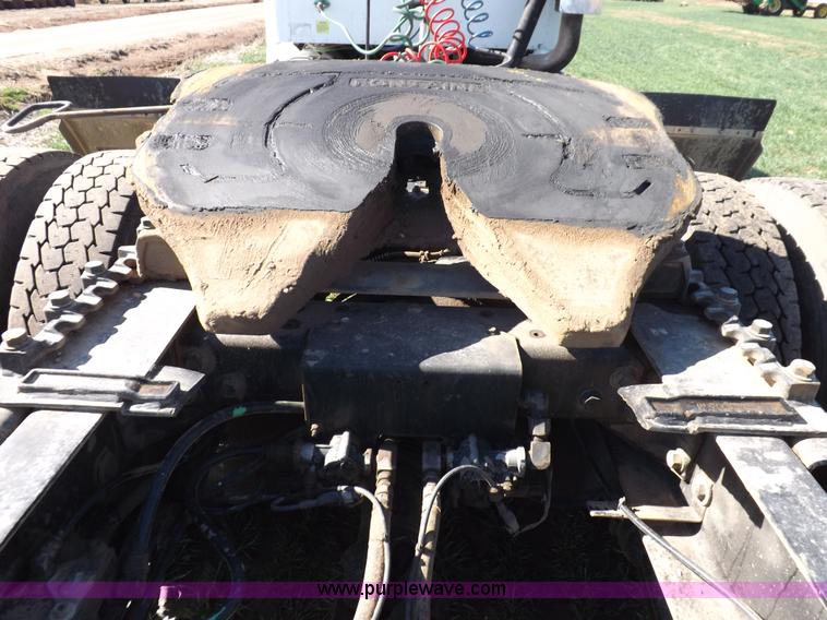 image for item K3769 2003 International 9100i semi truck