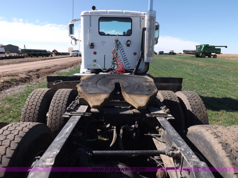 image for item K3769 2003 International 9100i semi truck