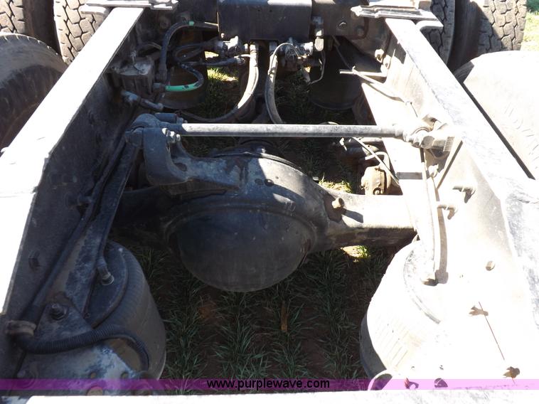 image for item K3769 2003 International 9100i semi truck