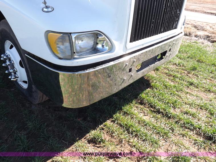 image for item K3769 2003 International 9100i semi truck