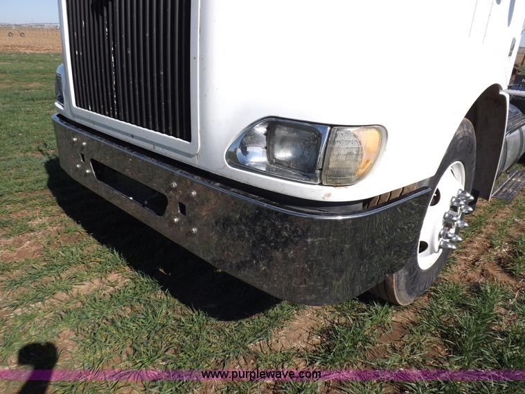 image for item K3769 2003 International 9100i semi truck