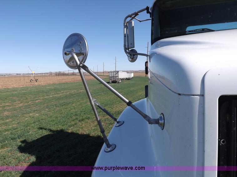 image for item K3769 2003 International 9100i semi truck