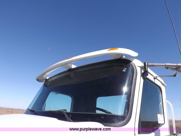 image for item K3769 2003 International 9100i semi truck