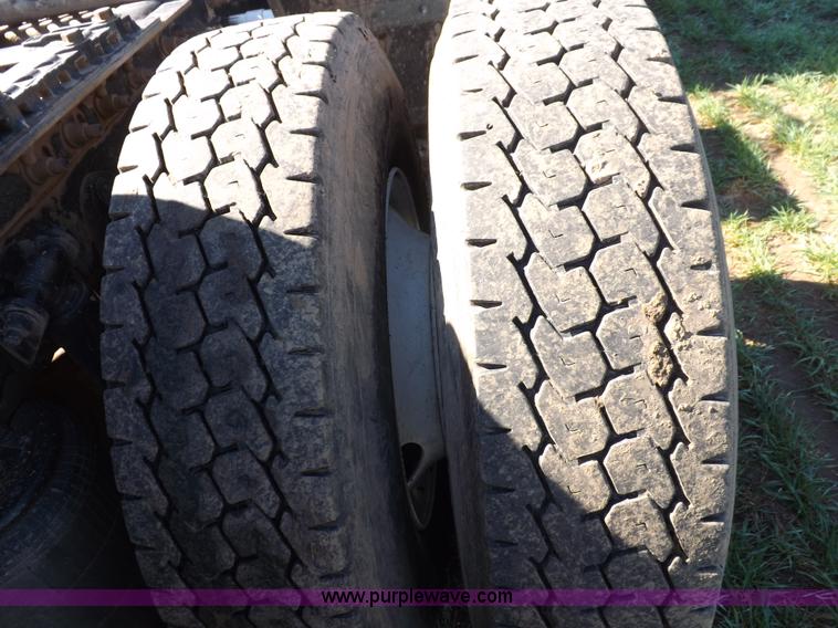 image for item K3769 2003 International 9100i semi truck